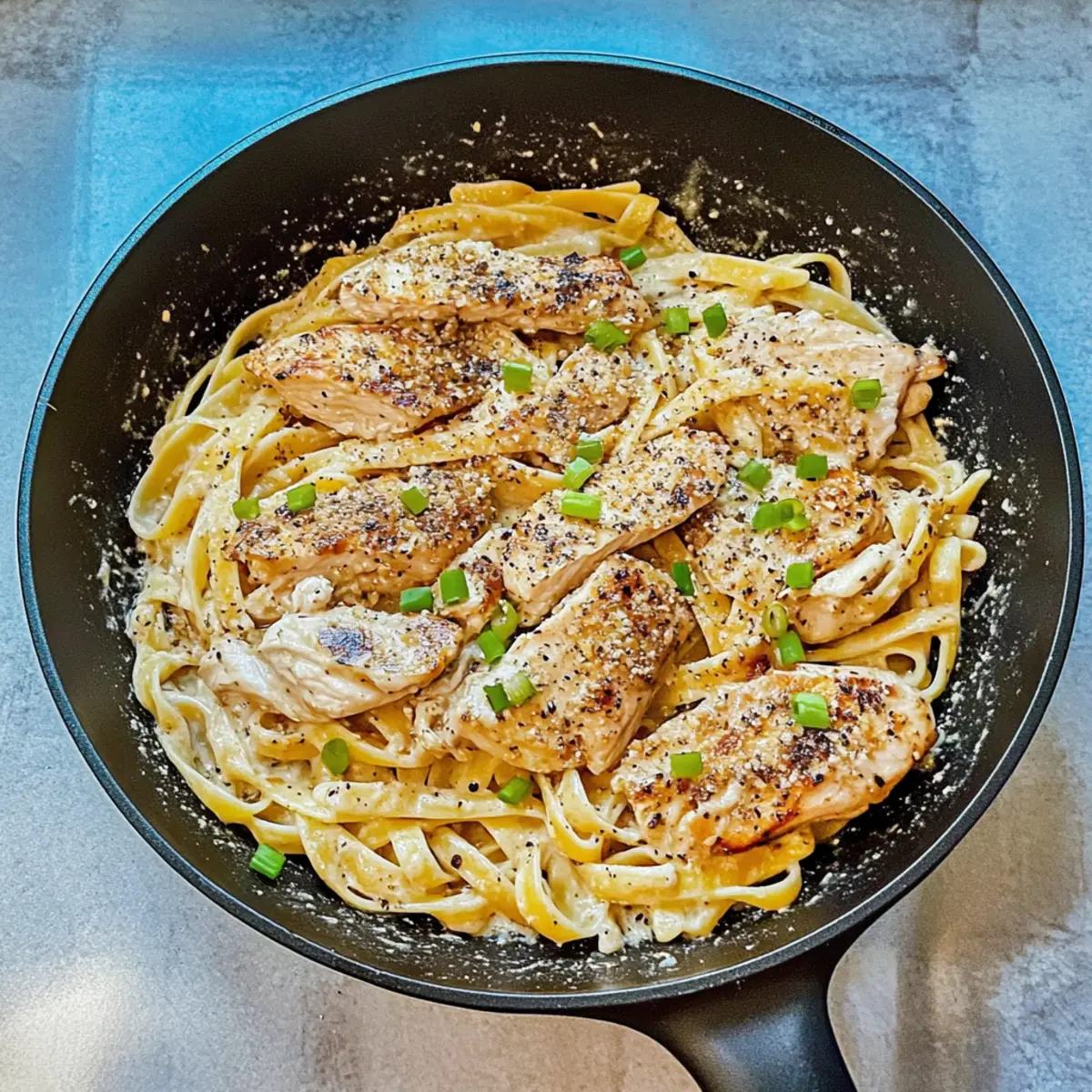 Garlic Chicken Pasta: Quick, Creamy Comfort for Dinner